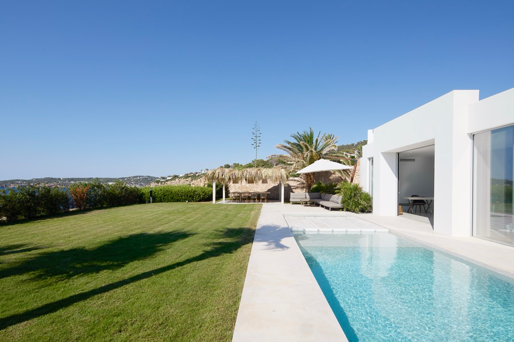  Villa on the beachfront in Caló d
