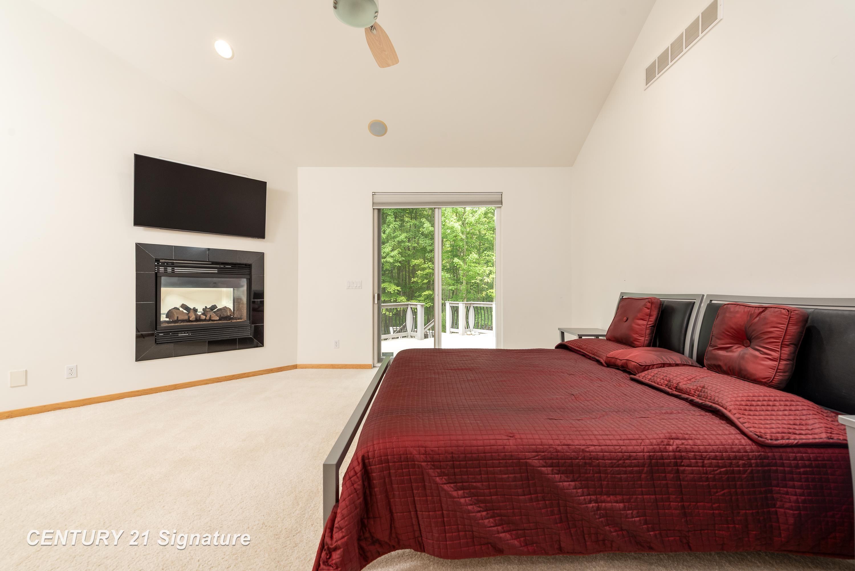 Midland, Michigan, 48642, United States, 4 Bedrooms Bedrooms, ,5 BathroomsBathrooms,Residential,For Sale,2019311