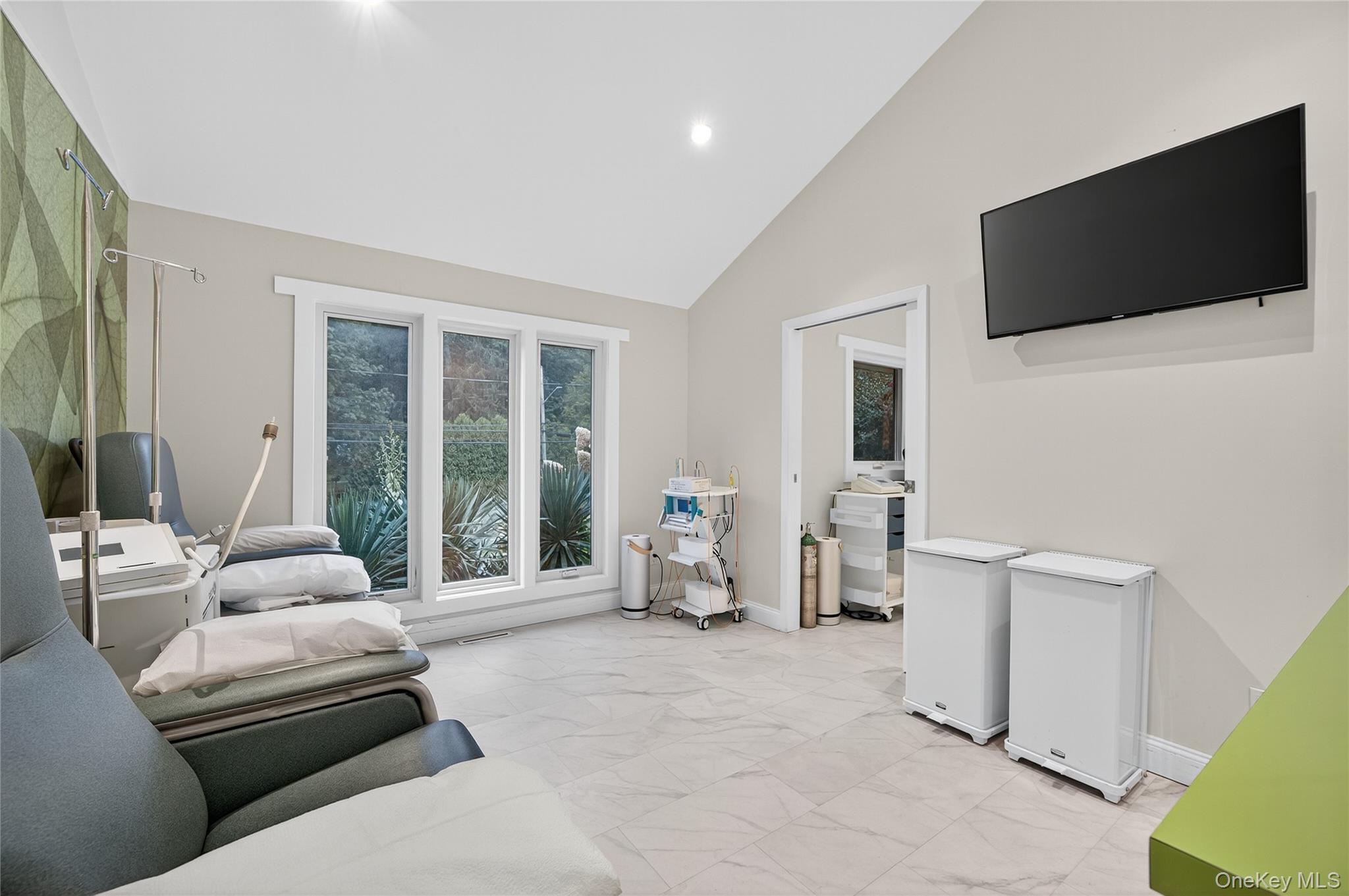  634 Park Avenue, Huntington, NY, 11743 - 物件實景