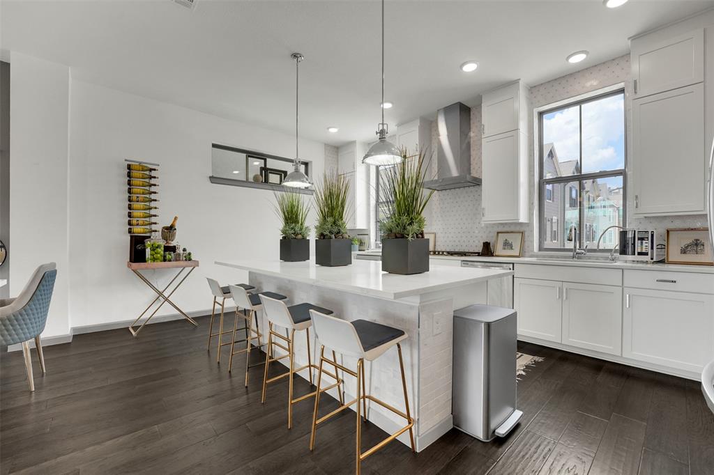 Dallas, Texas, 75212, United States, 3 Bedrooms Bedrooms, ,4 BathroomsBathrooms,Residential,For Sale,1897379