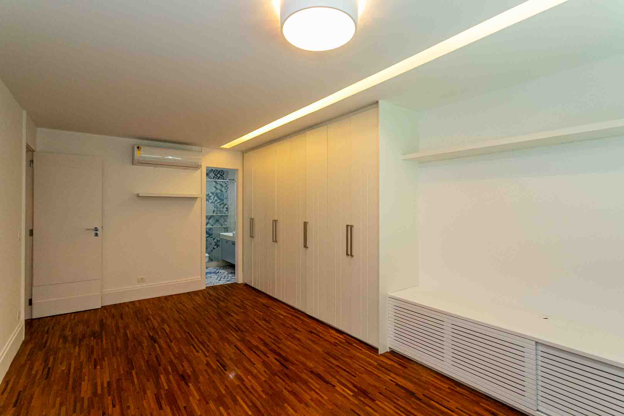  Renovated penthouse with four bedrooms near the beach - 物件實景