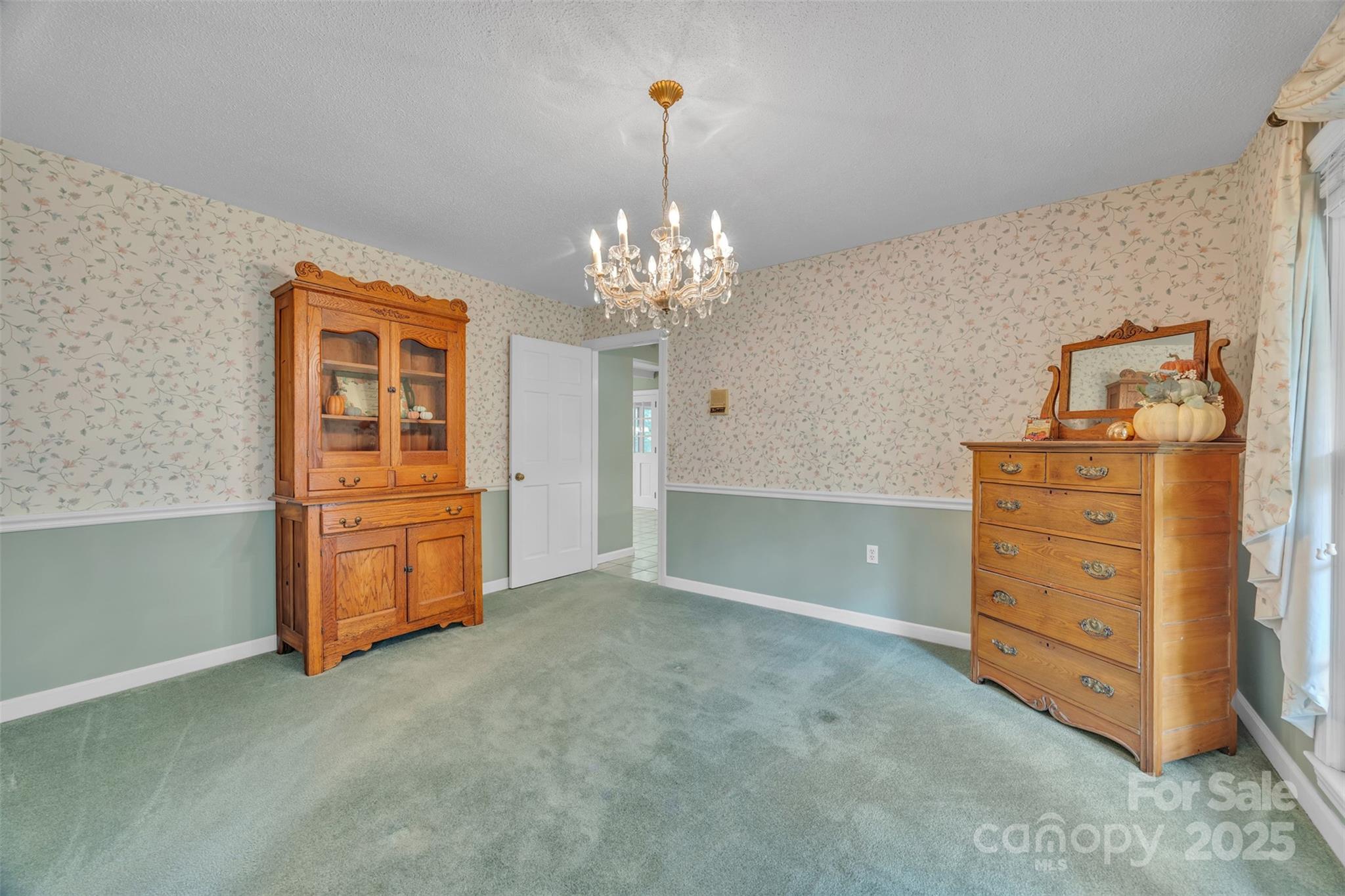 Hickory, North Carolina, 28601, United States, 5 Bedrooms Bedrooms, ,5 BathroomsBathrooms,Residential,For Sale,1941000