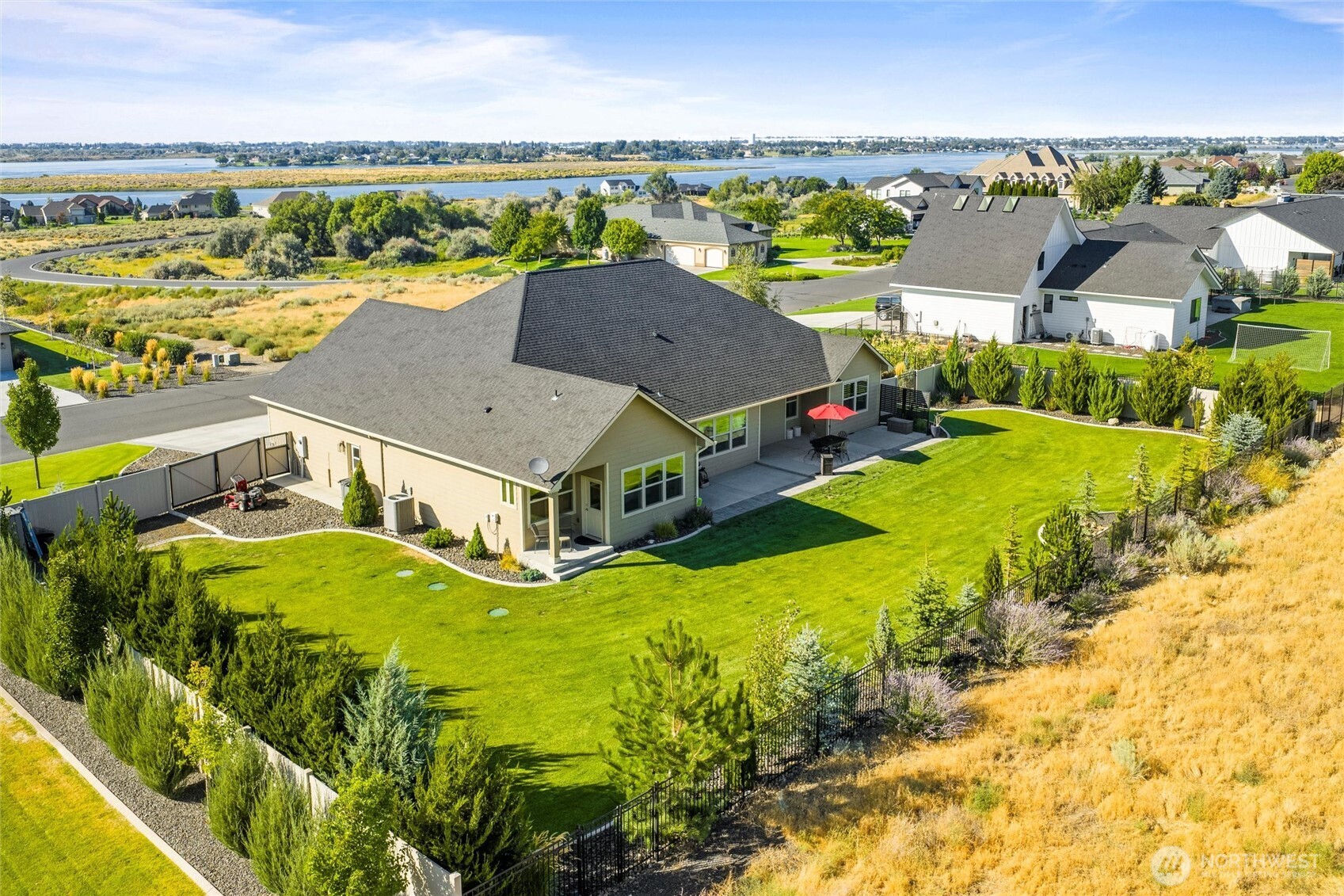 Moses Lake, Washington, 98837, United States, 3 Bedrooms Bedrooms, ,2 BathroomsBathrooms,Residential,For Sale,2002920