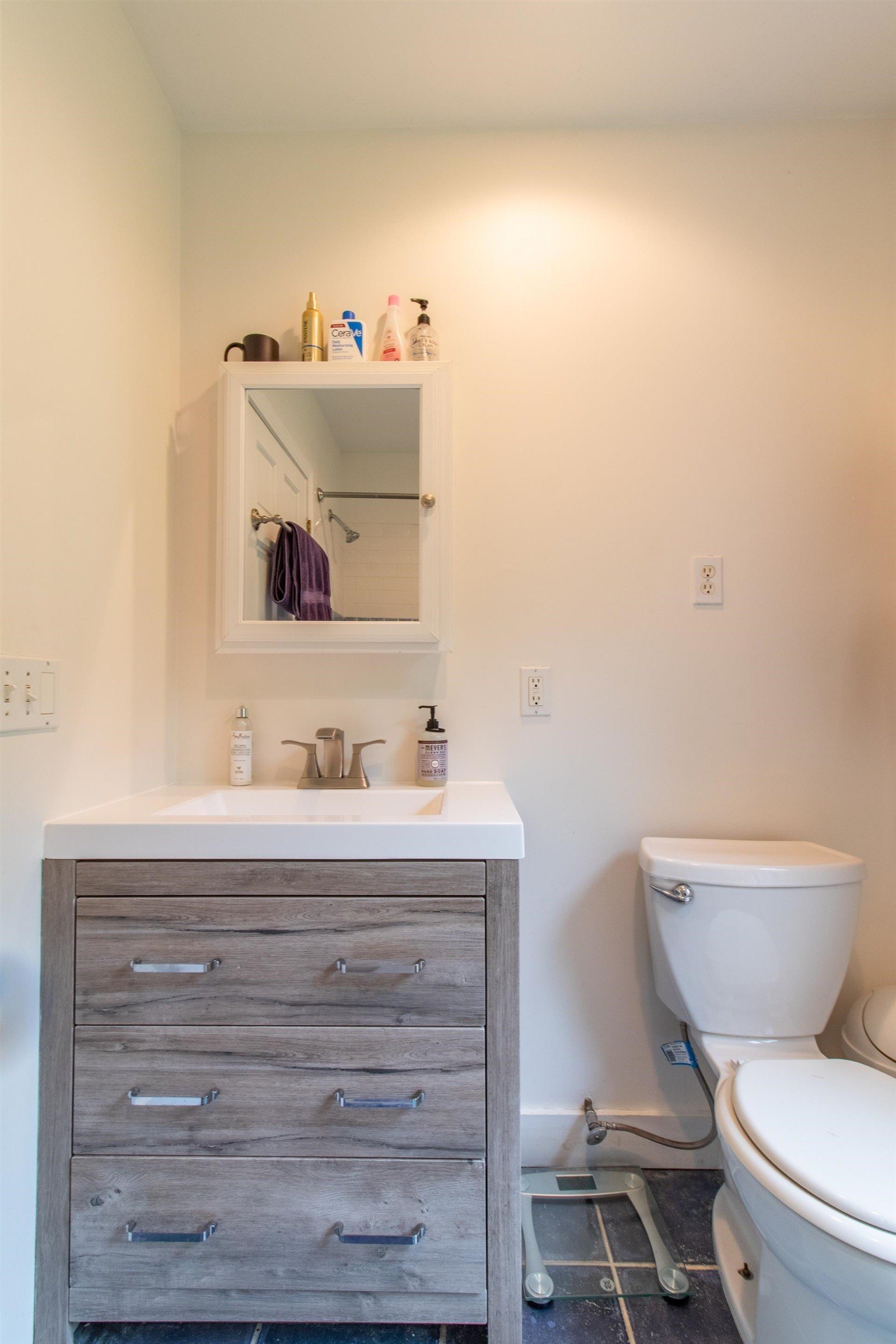 Kirby, Vermont, 05851, United States, 5 Bedrooms Bedrooms, ,3 BathroomsBathrooms,Residential,For Sale,1975447