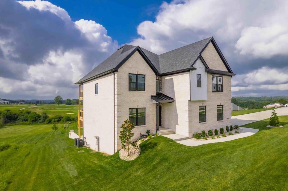Richmond, Kentucky, 40475, United States, 5 Bedrooms Bedrooms, ,5 BathroomsBathrooms,Residential,For Sale,1881286