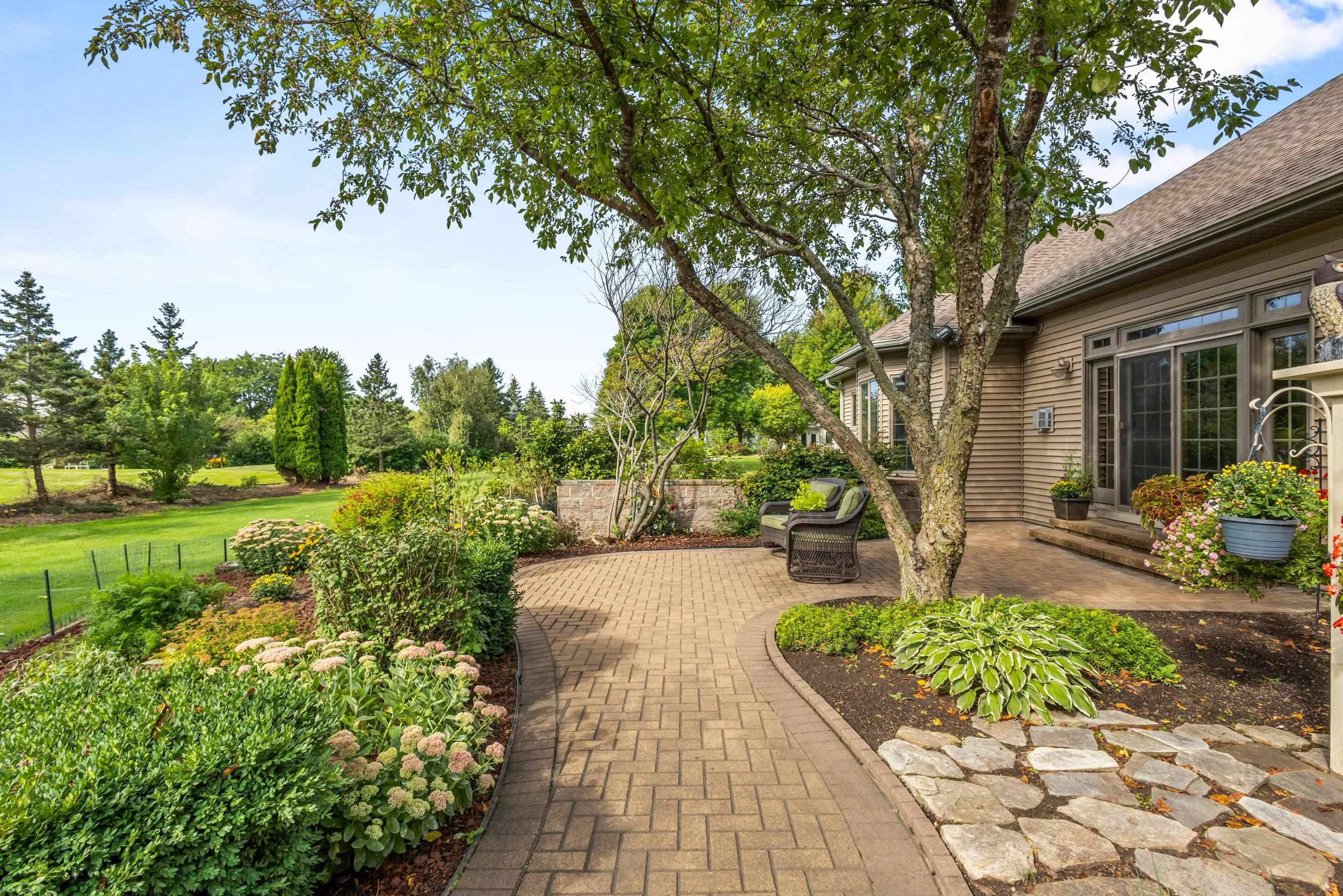 Neenah, Wisconsin, 54956, United States, 3 Bedrooms Bedrooms, ,4 BathroomsBathrooms,Residential,For Sale,1938221