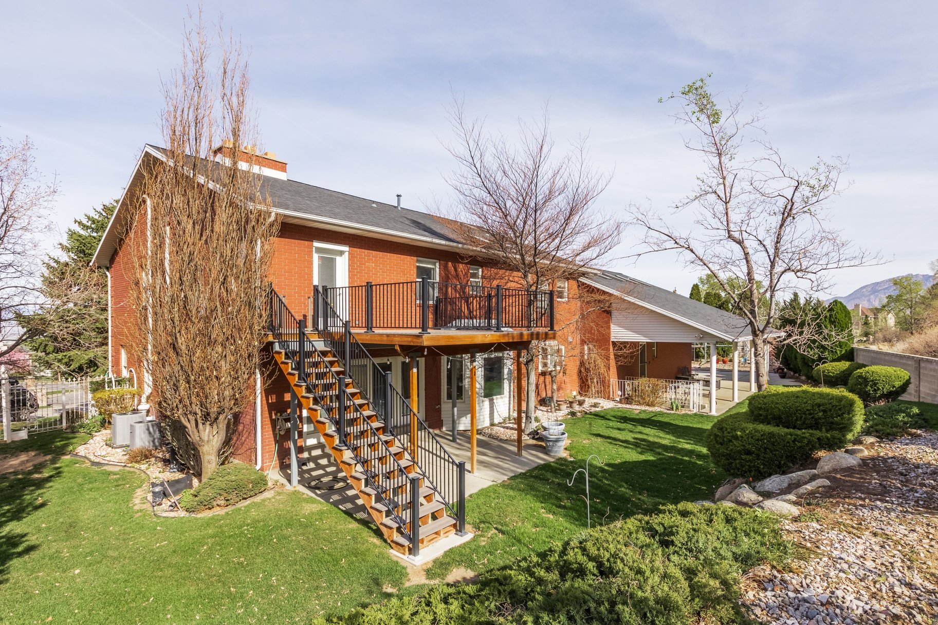  Updated Sandy Home With One of a Kind Location With Unobstructed Mountain Views - 物件實景