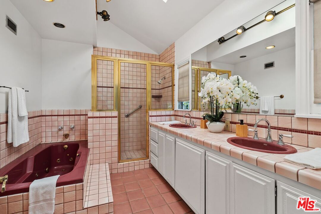 Los Angeles, California, 90049, United States, 3 Bedrooms Bedrooms, ,3 BathroomsBathrooms,Residential,For Sale,1902649