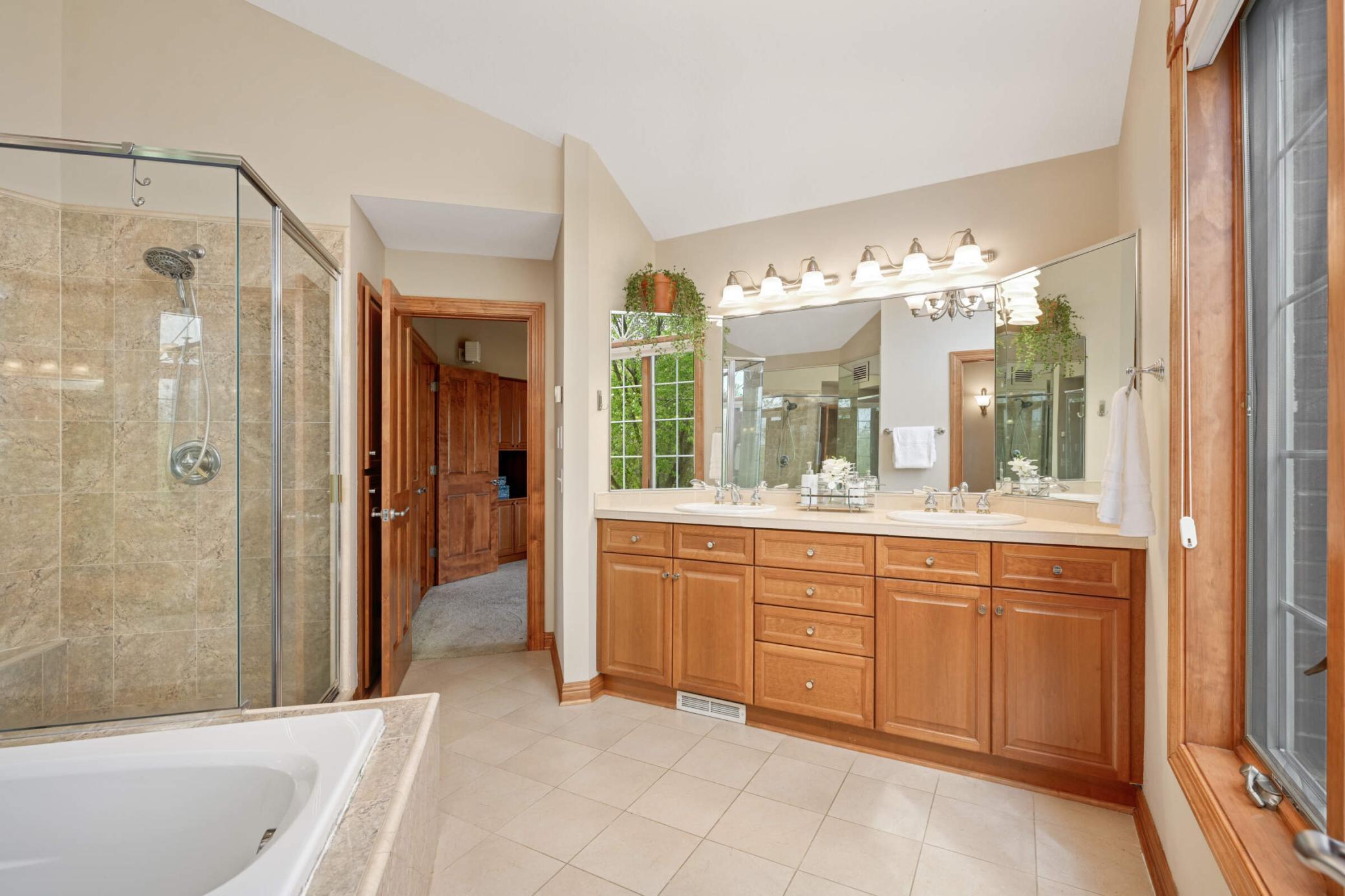 Woodbury, Minnesota, 55129, United States, 5 Bedrooms Bedrooms, ,5 BathroomsBathrooms,Residential,For Sale,1989522