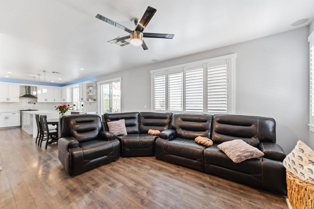 Murrieta, California, 92563, United States, 4 Bedrooms Bedrooms, ,4 BathroomsBathrooms,Residential,For Sale,1900898