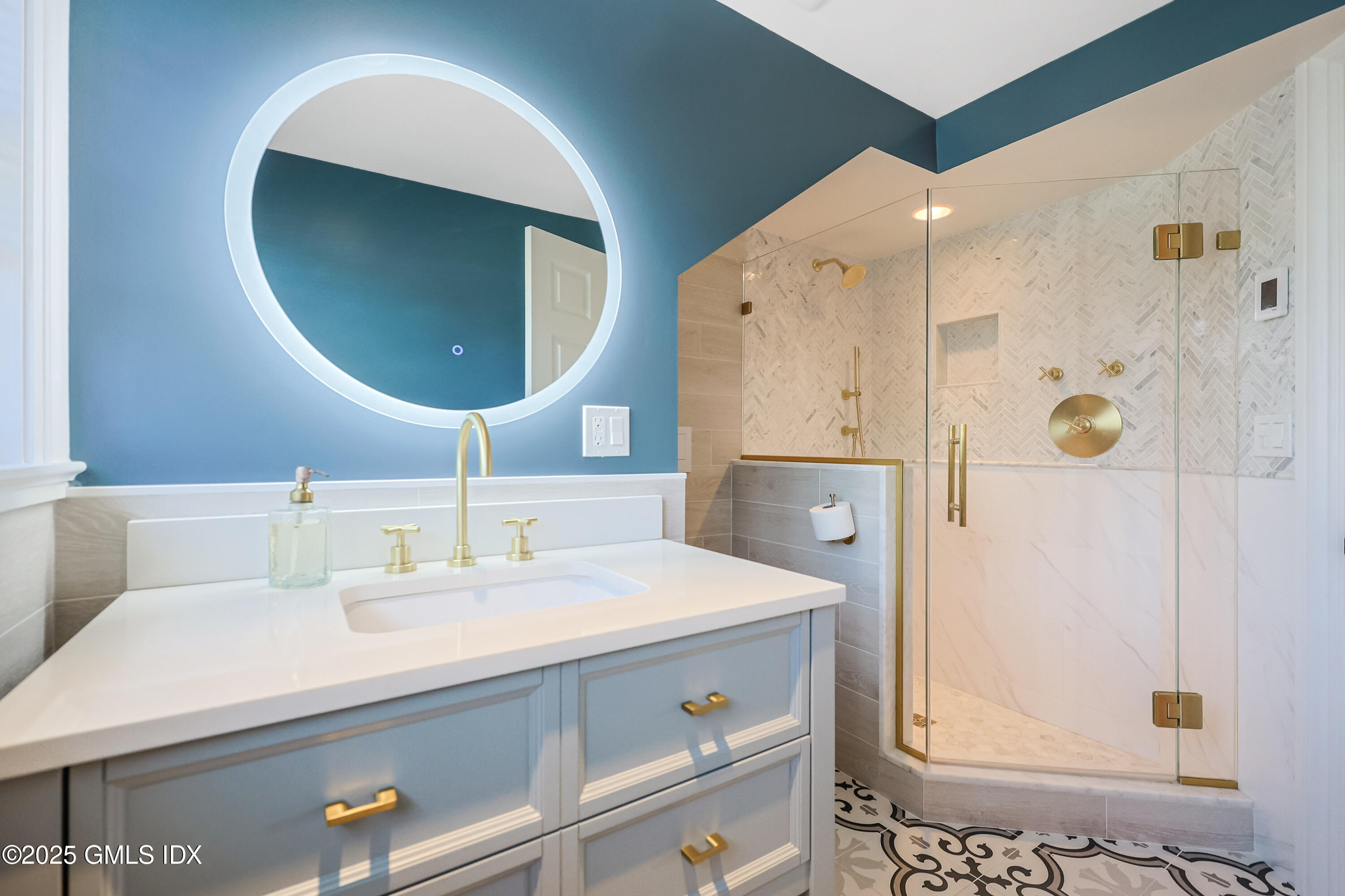 Old Greenwich, Connecticut, 06870, United States, 4 Bedrooms Bedrooms, ,5 BathroomsBathrooms,Residential,For Sale,1821609