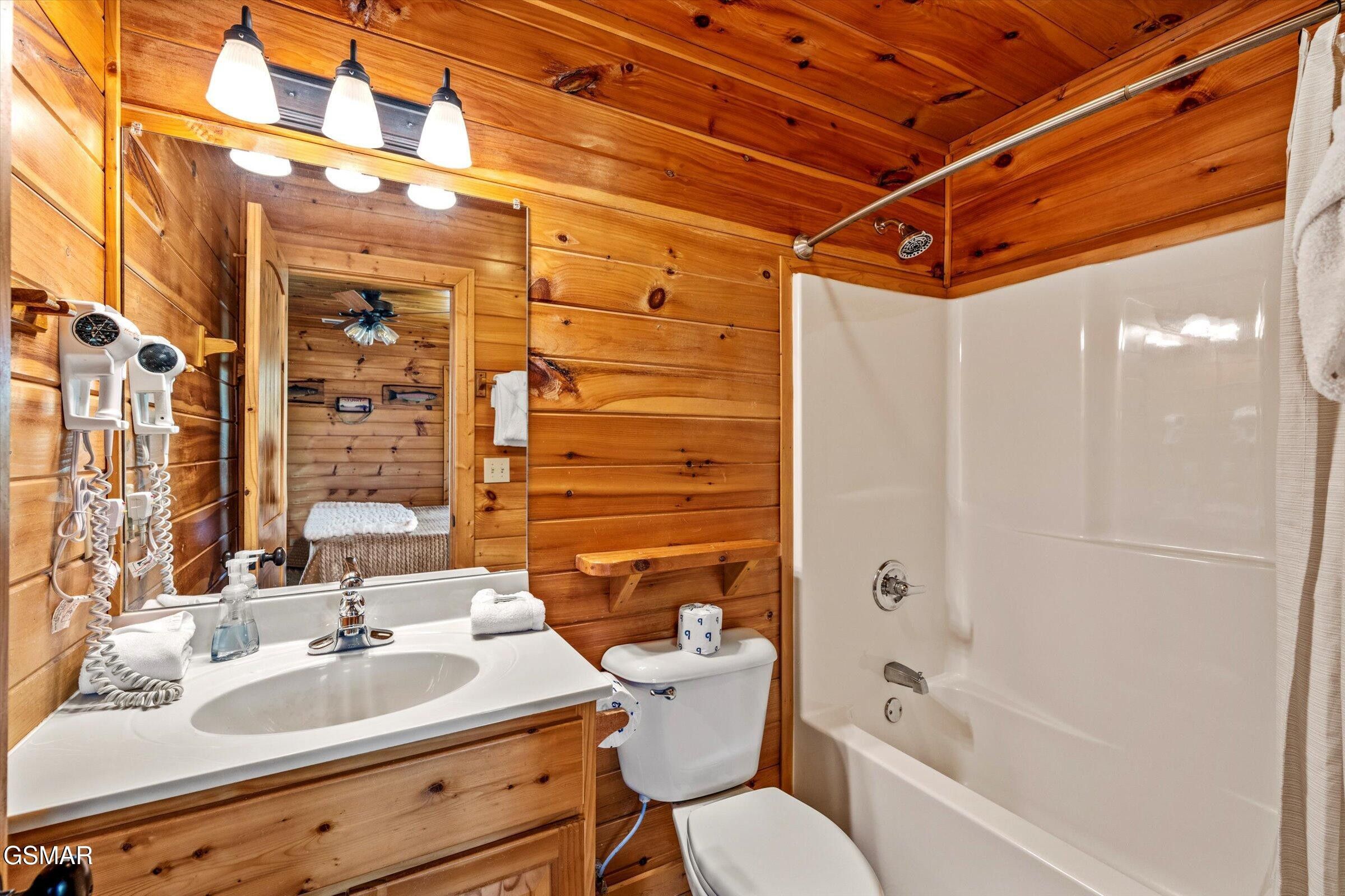 Gatlinburg, Tennessee, 37738, United States, 4 Bedrooms Bedrooms, ,5 BathroomsBathrooms,Residential,For Sale,1914228