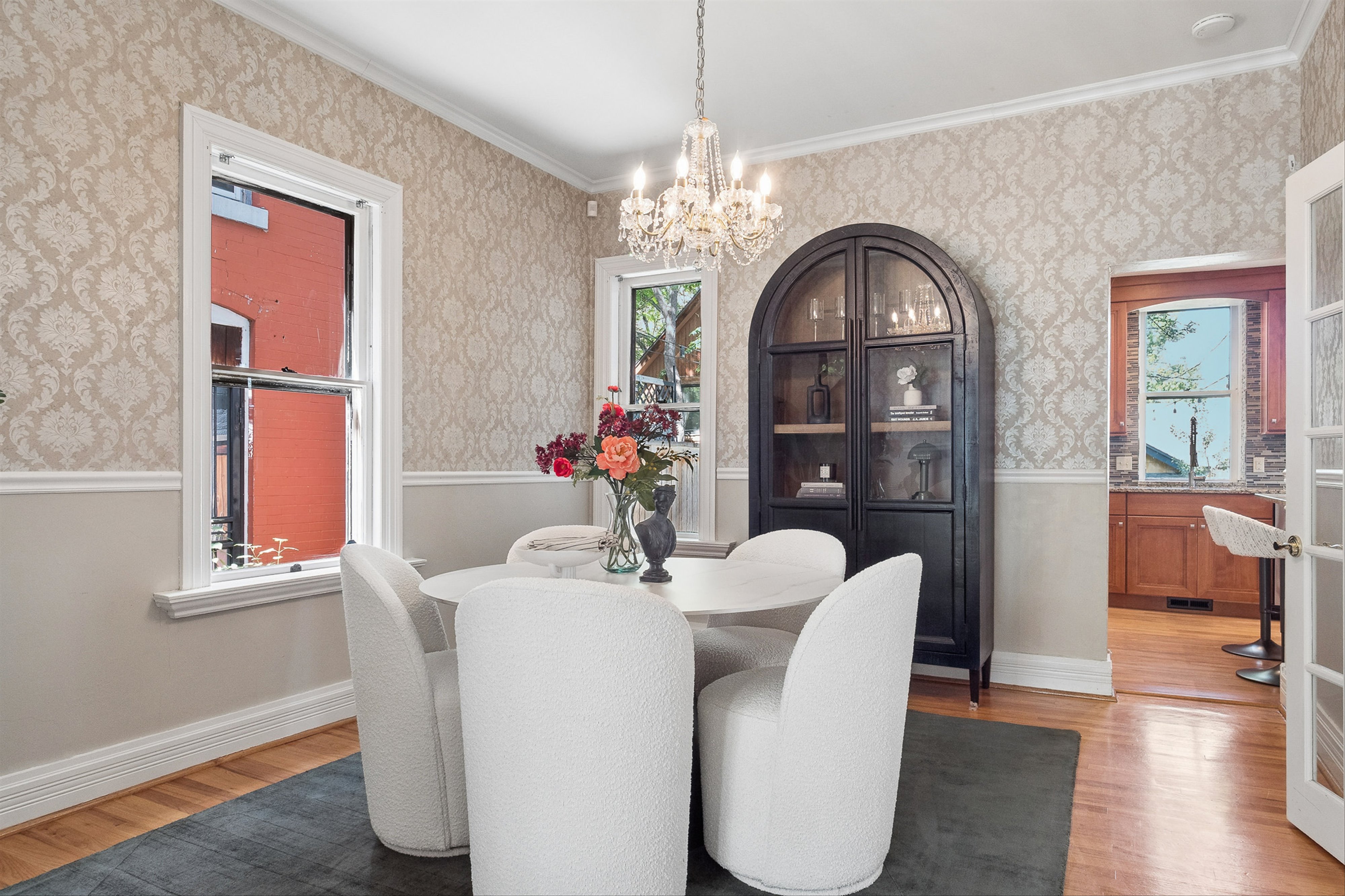  Welcome to this beautiful Victorian gem in the heart of Congress Park - 物件實景