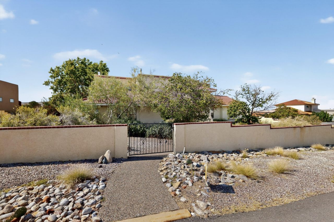 Albuquerque, New Mexico, 87122, United States, 5 Bedrooms Bedrooms, ,5 BathroomsBathrooms,Residential,For Sale,1933221
