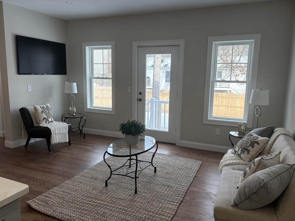 Worcester, Massachusetts, 01606, United States, 3 Bedrooms Bedrooms, ,3 BathroomsBathrooms,Residential,For Sale,1992999