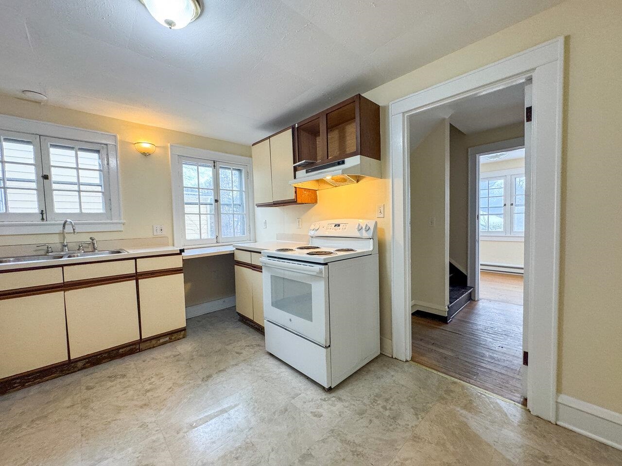 Burlington, Vermont, 05401, United States, 6 Bedrooms Bedrooms, ,2 BathroomsBathrooms,Residential,For Sale,1729174