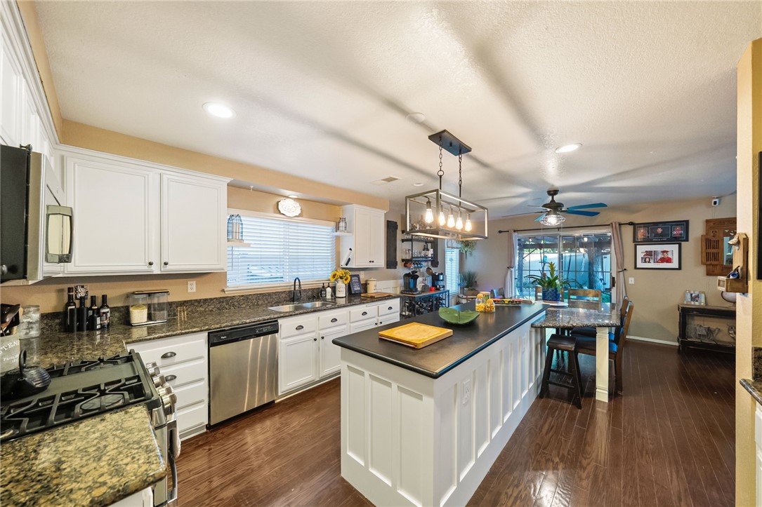 Temecula, California, 92592, United States, 3 Bedrooms Bedrooms, ,3 BathroomsBathrooms,Residential,For Sale,1927855