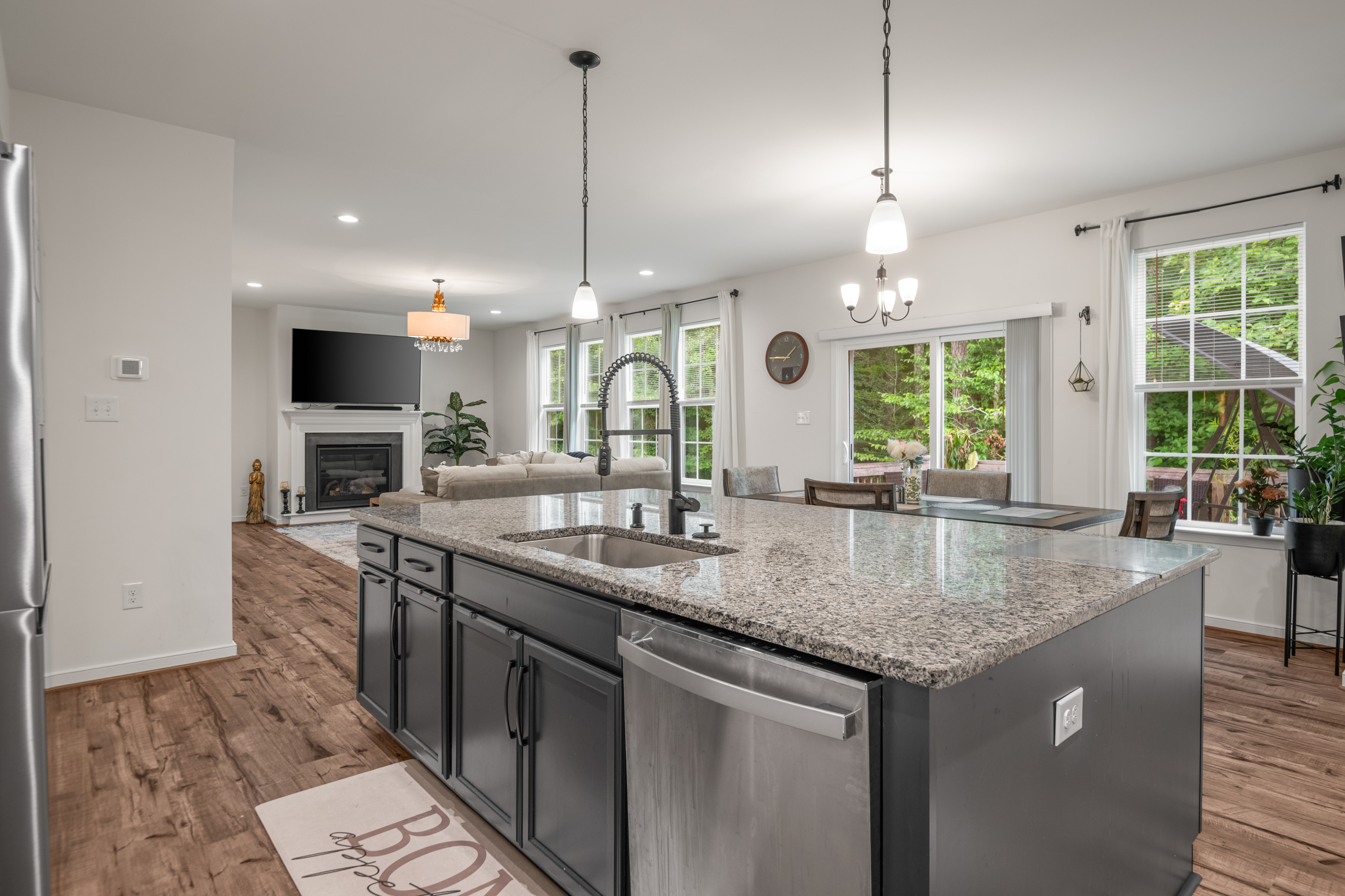 Moseley, Virginia, 23120, United States, 5 Bedrooms Bedrooms, ,3 BathroomsBathrooms,Residential,For Sale,1915307