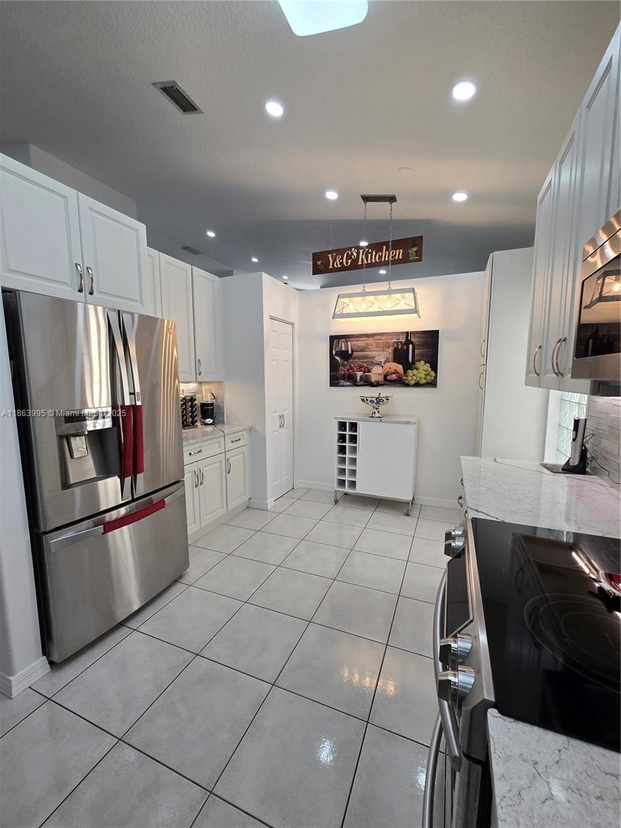 Pembroke Pines, Florida, 33027, United States, 3 Bedrooms Bedrooms, ,2 BathroomsBathrooms,Residential,For Sale,1924651