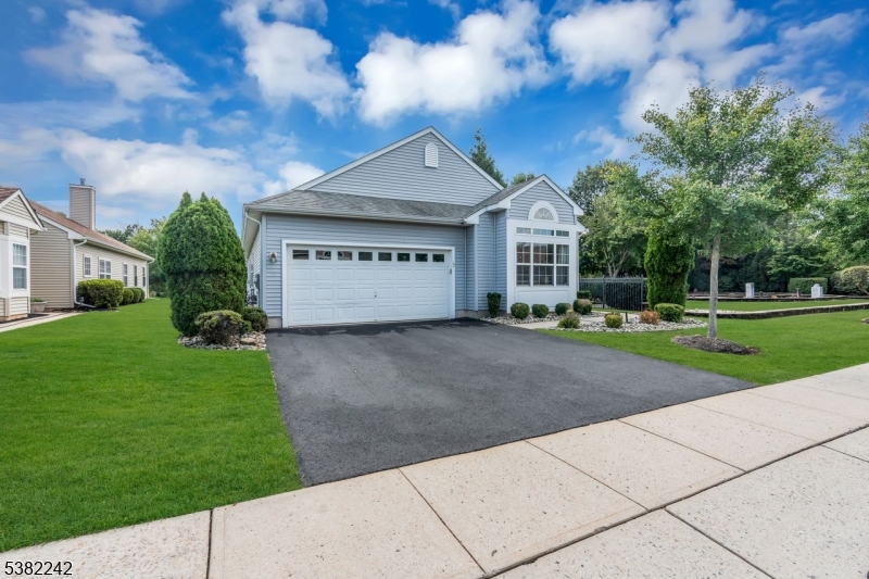 Franklin Twp., New Jersey, 08873, United States, 2 Bedrooms Bedrooms, ,2 BathroomsBathrooms,Residential,For Sale,1950059