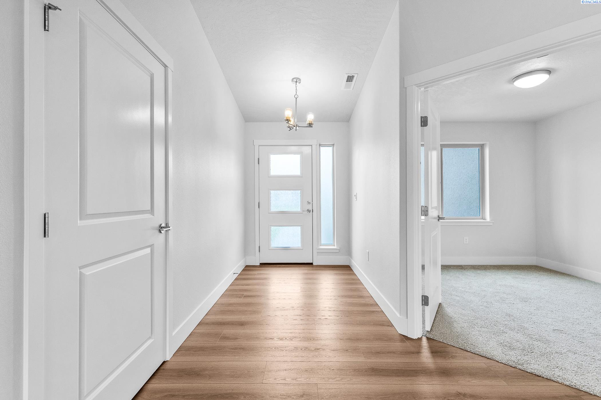 Pasco, Washington, 99301, United States, 4 Bedrooms Bedrooms, ,2 BathroomsBathrooms,Residential,For Sale,1892820