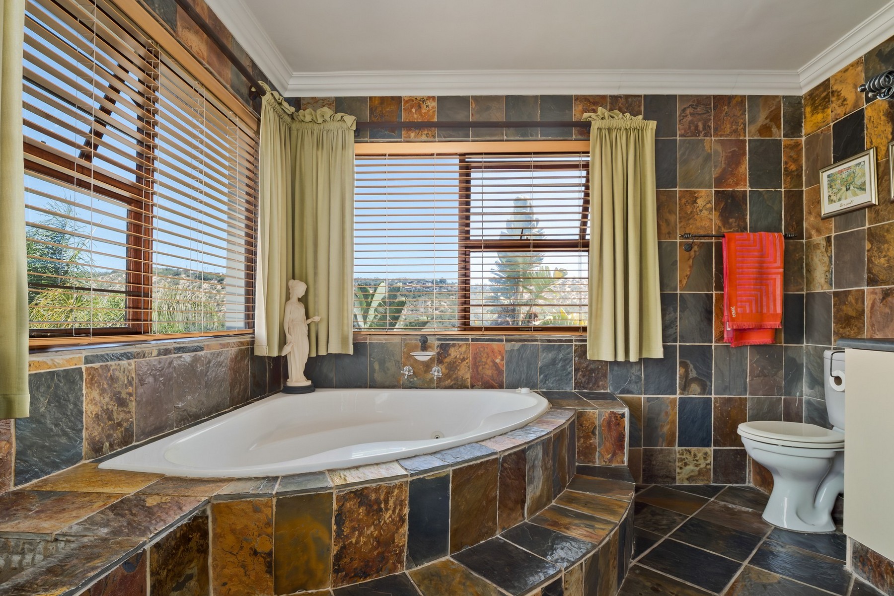  Stunning low-maintenance family home - 物件實景