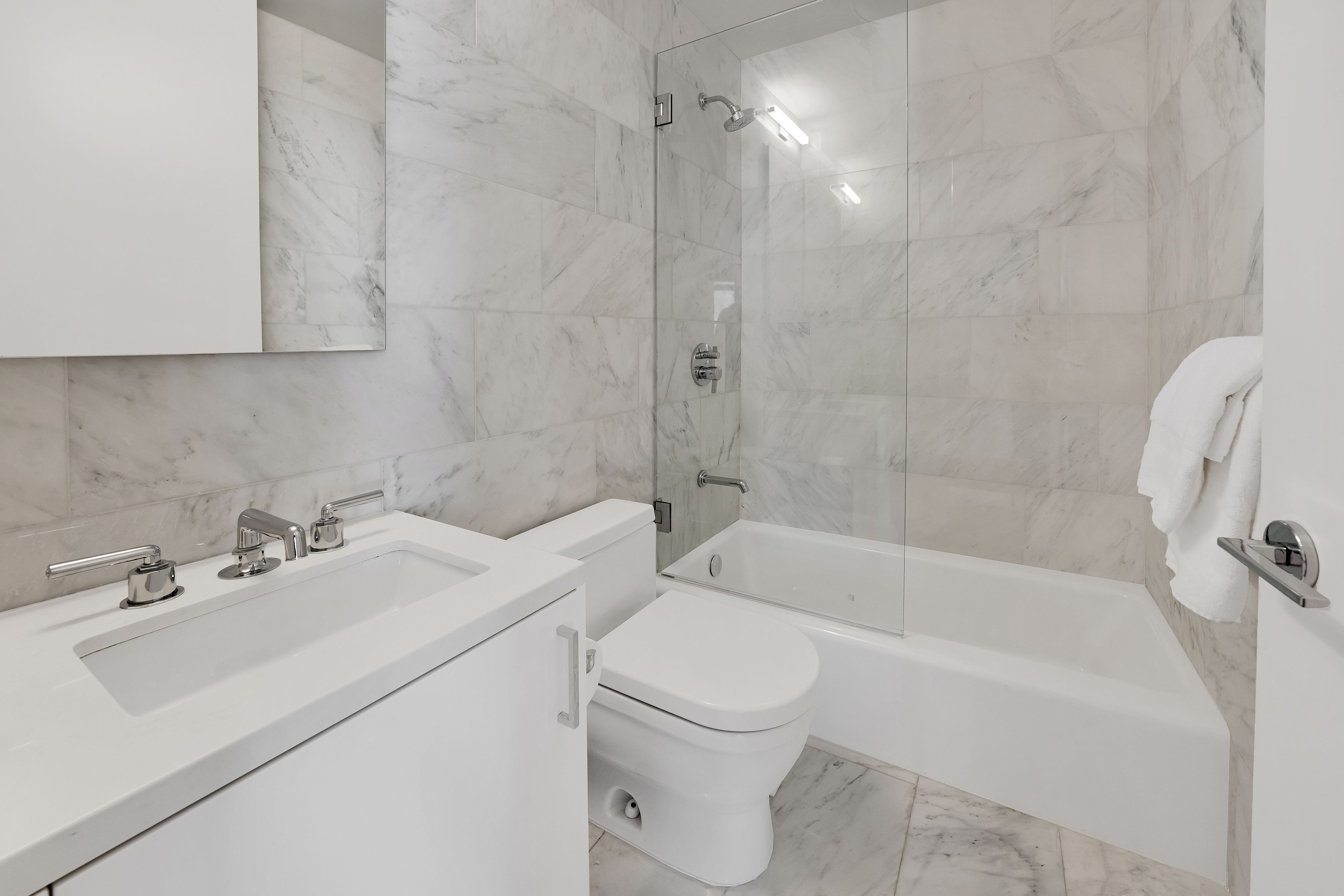  188 East 64th Street, 2501 - 物件實景