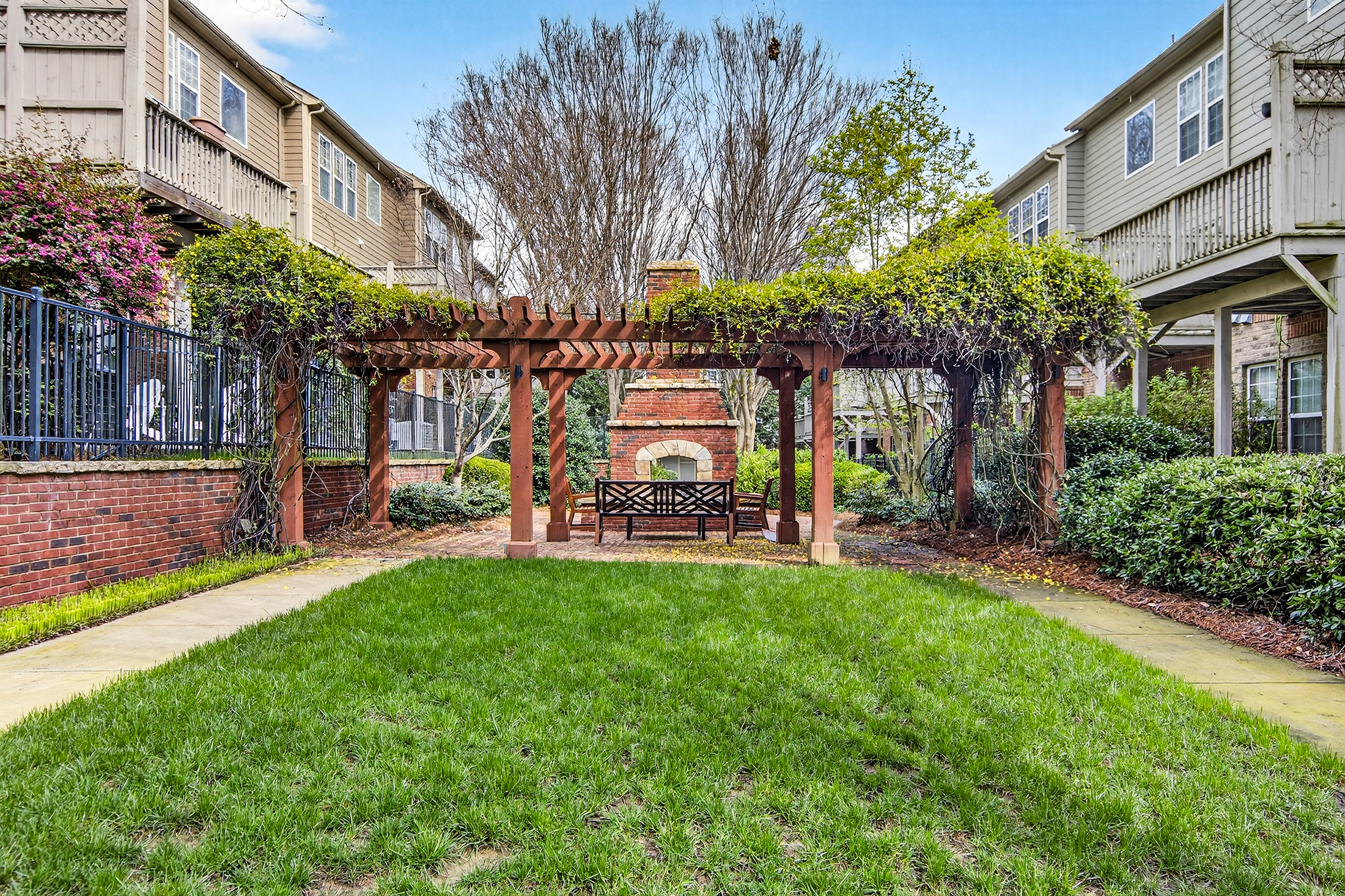  Beautiful, Light-filled Townhome in Historic Desirable Ardmore Park Neighborhood - 物件實景