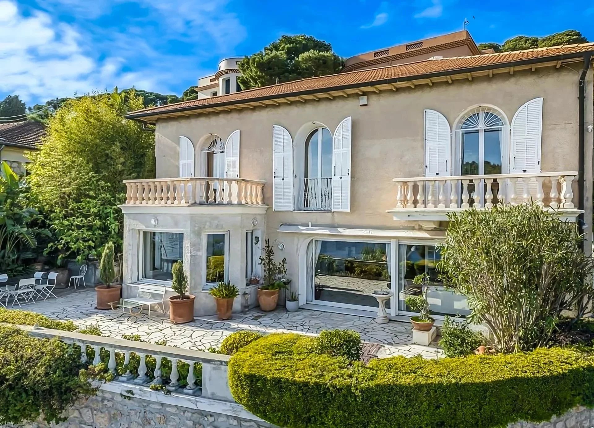 Nice, Provence-Alpes-Côte d’Azur, 06000, FR, 4 Bedrooms Bedrooms, ,4 BathroomsBathrooms,Residential,For Sale,1838302