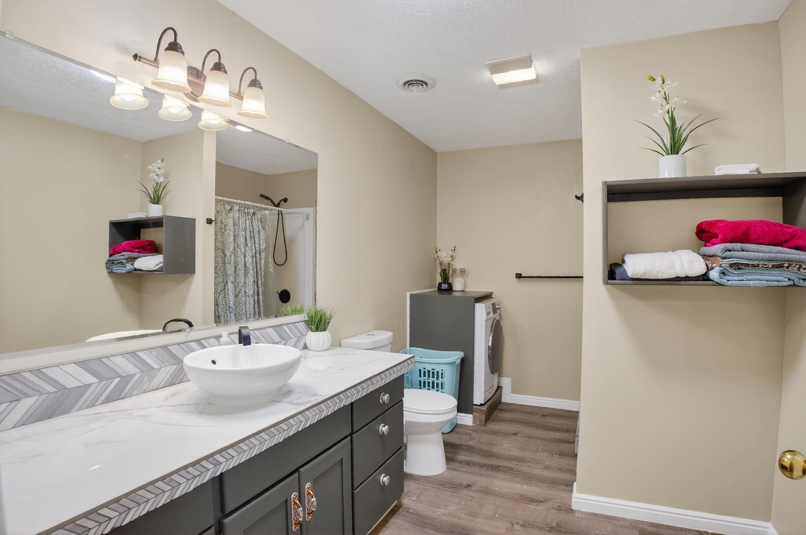 Pocatello, Idaho, 83202, United States, 6 Bedrooms Bedrooms, ,3 BathroomsBathrooms,Residential,For Sale,1981388