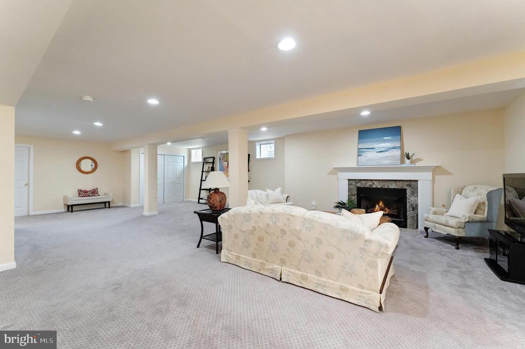 Herndon, Virginia, 20171, United States, 4 Bedrooms Bedrooms, ,5 BathroomsBathrooms,Residential,For Sale,1974486