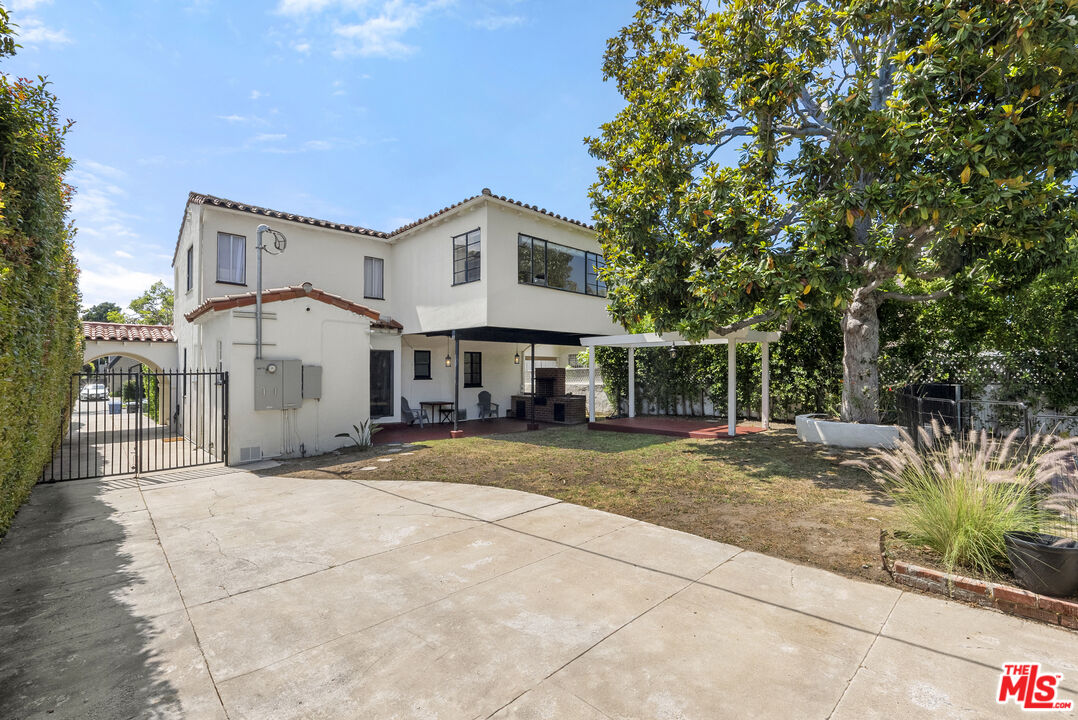 Los Angeles, California, 90036, United States, 4 Bedrooms Bedrooms, ,3 BathroomsBathrooms,Residential,For Sale,1849800