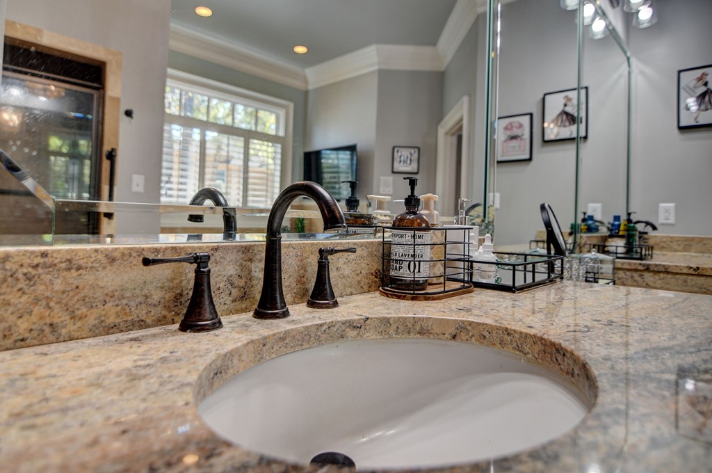 Valdosta, Georgia, 31601, United States, 4 Bedrooms Bedrooms, ,4 BathroomsBathrooms,Residential,For Sale,1995126