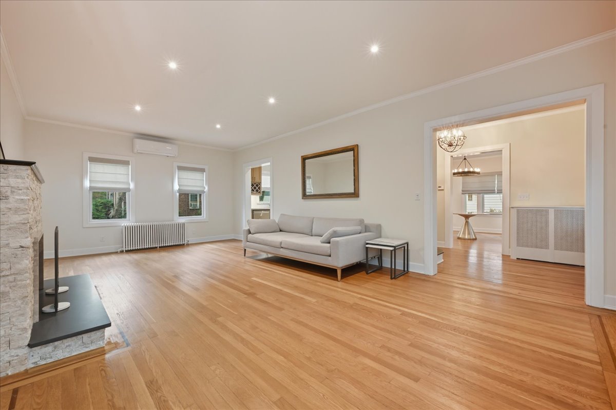 Floral Park, New York, 11001, United States, 4 Bedrooms Bedrooms, ,4 BathroomsBathrooms,Residential,For Sale,1977221