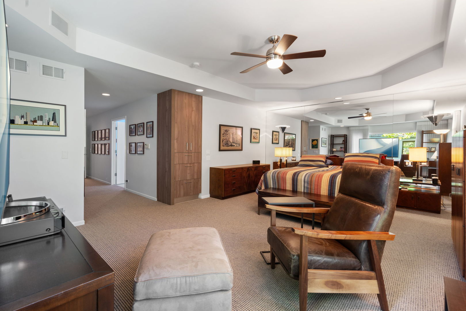 Highland Park, Illinois, 60035, United States, 2 Bedrooms Bedrooms, ,3 BathroomsBathrooms,Residential,For Sale,1903435