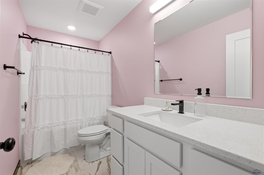 Rapid City, South Dakota, 57701, United States, 4 Bedrooms Bedrooms, ,3 BathroomsBathrooms,Residential,For Sale,2048114