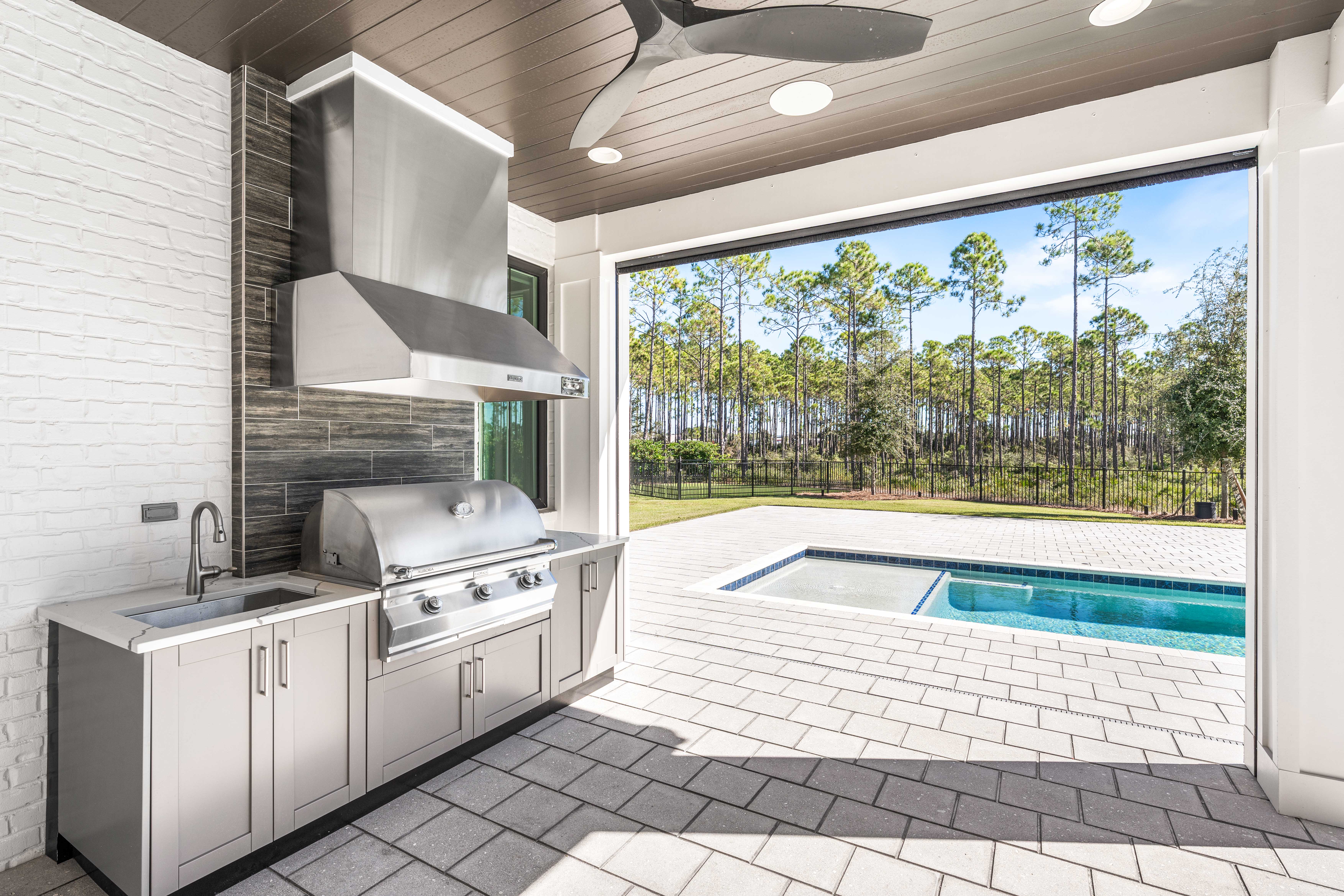  Spectacular Home With Spacious Yard Including Pool, Spa And Outdoor Kitchen - 物件實景