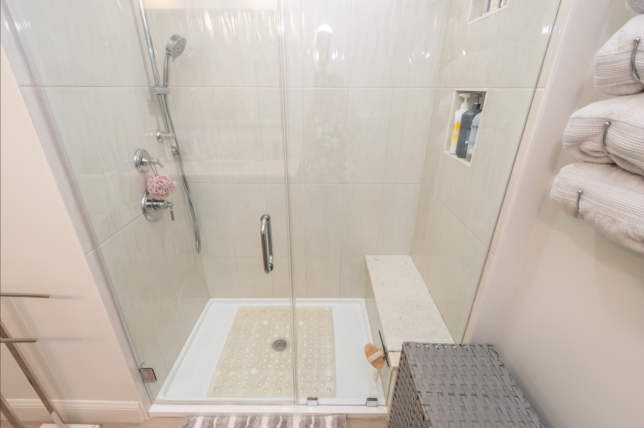 East Brunswick, New Jersey, 08816, United States, 3 Bedrooms Bedrooms, ,3 BathroomsBathrooms,Residential,For Sale,1924210