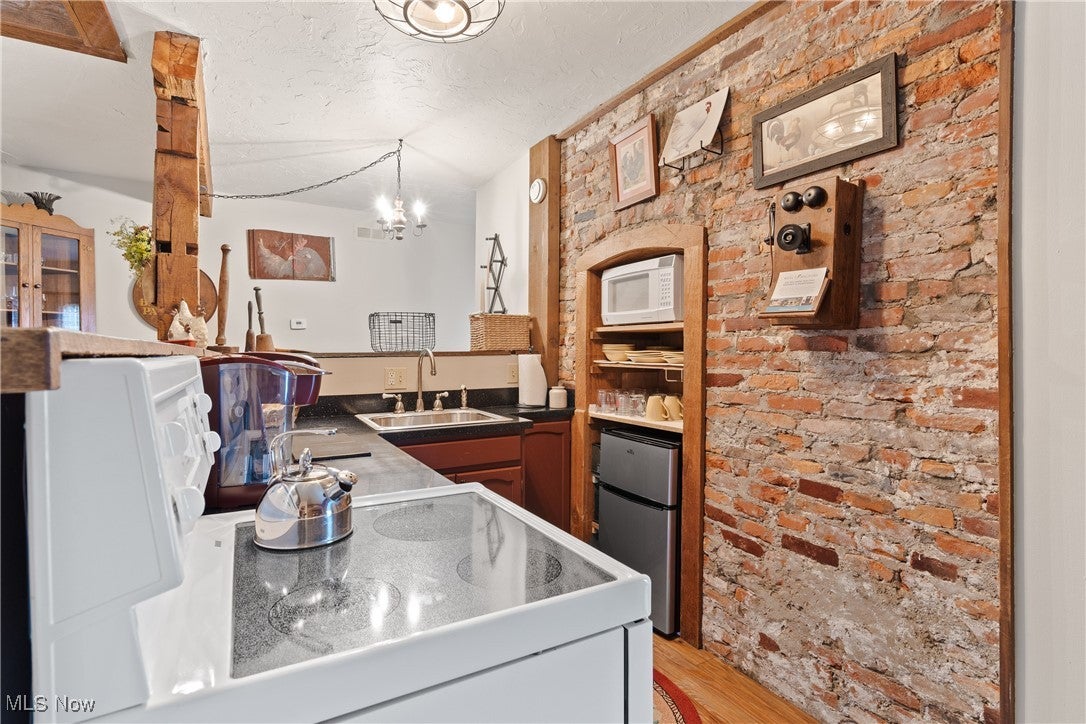 Cleveland, Ohio, 44113, United States, 3 Bedrooms Bedrooms, ,4 BathroomsBathrooms,Residential,For Sale,1984065