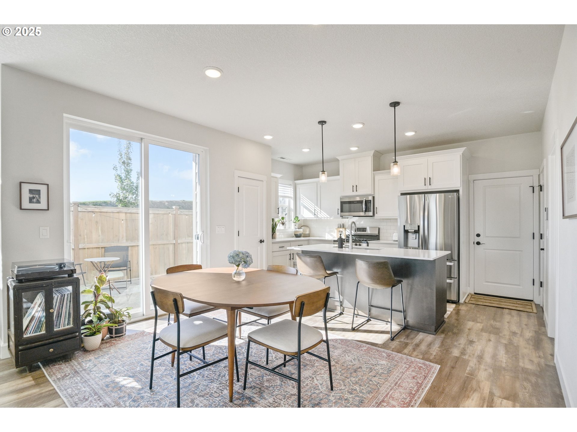 Hillsboro, Oregon, 97123, United States, 3 Bedrooms Bedrooms, ,2 BathroomsBathrooms,Residential,For Sale,1967879