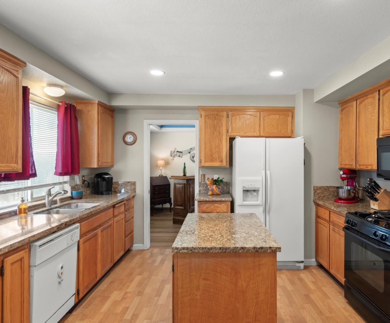 Tracy, California, 95377, United States, 4 Bedrooms Bedrooms, ,3 BathroomsBathrooms,Residential,For Sale,1837940