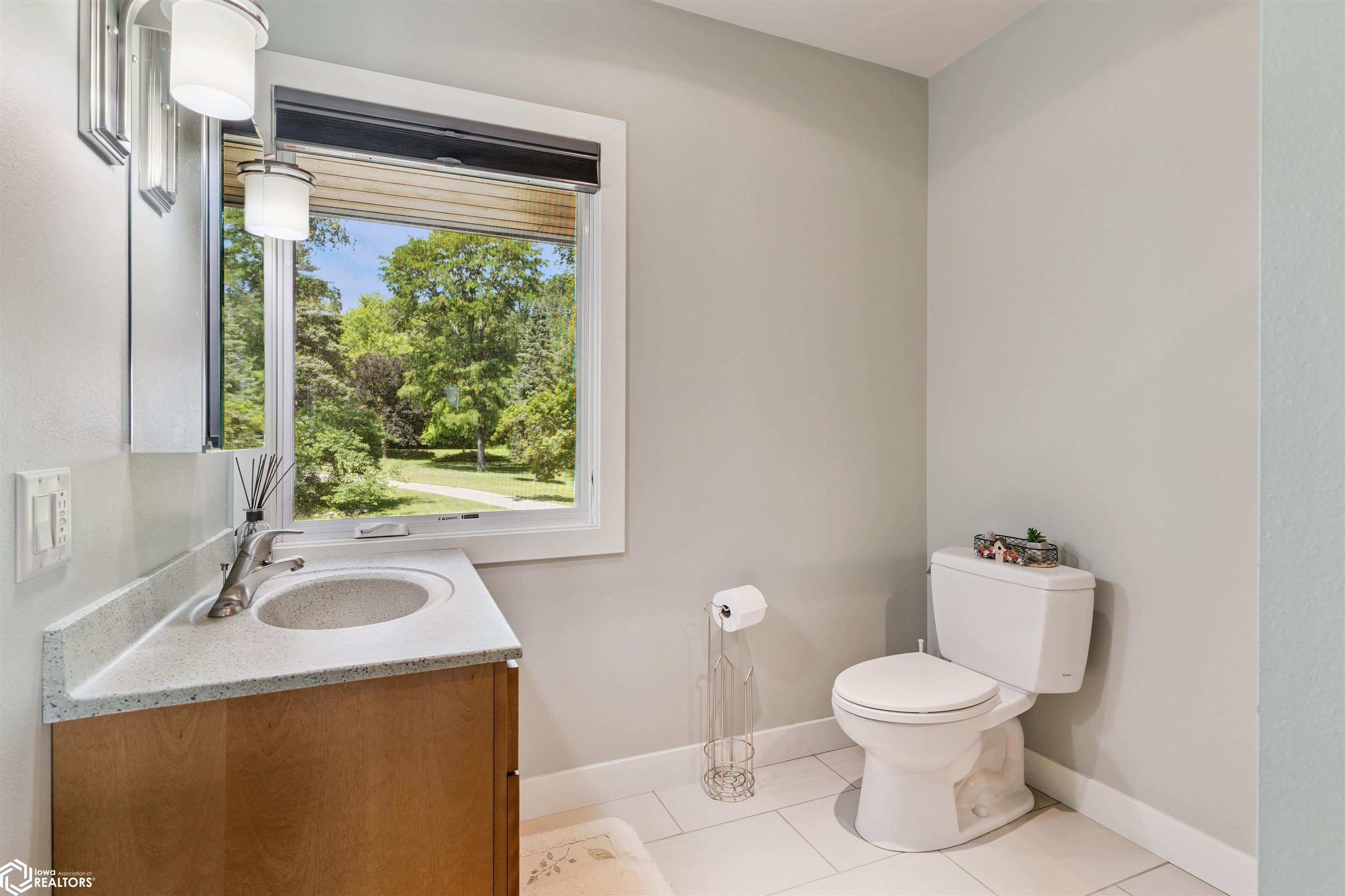 Burlington, Iowa, 52601, United States, 3 Bedrooms Bedrooms, ,3 BathroomsBathrooms,Residential,For Sale,1879200
