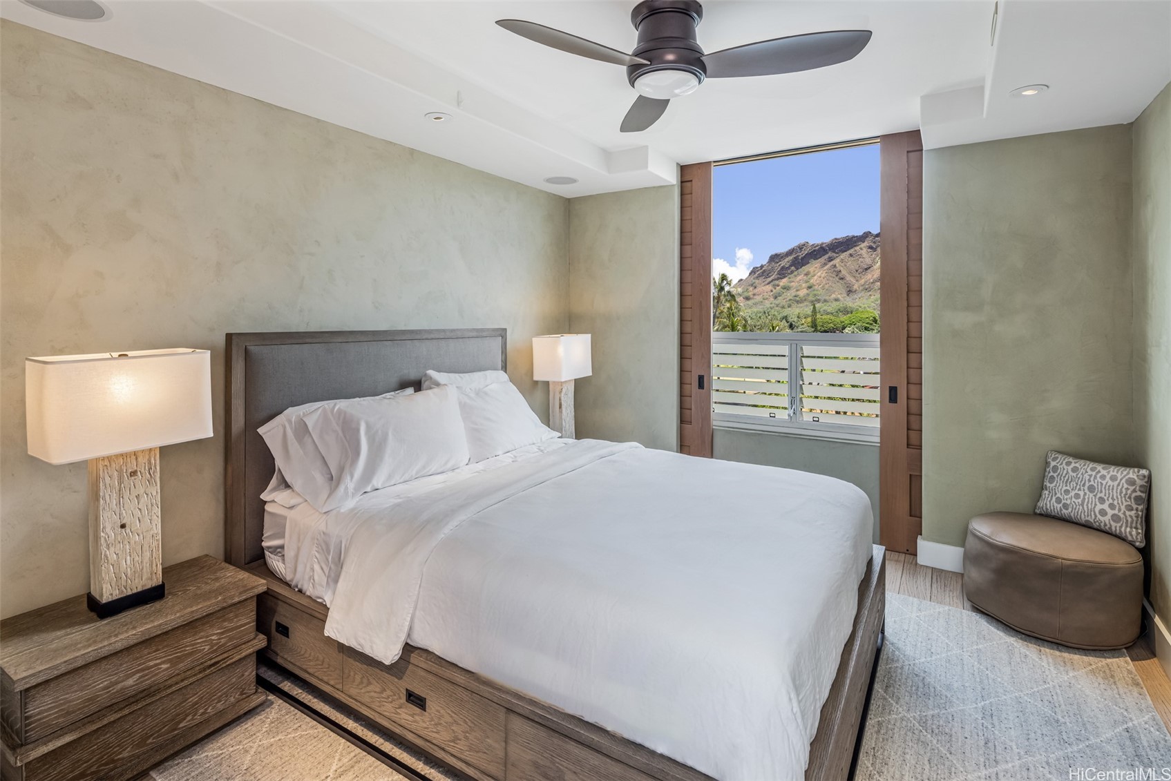 Honolulu, Hawaii, 96815, United States, 2 Bedrooms Bedrooms, ,2 BathroomsBathrooms,Residential,For Sale,1938853