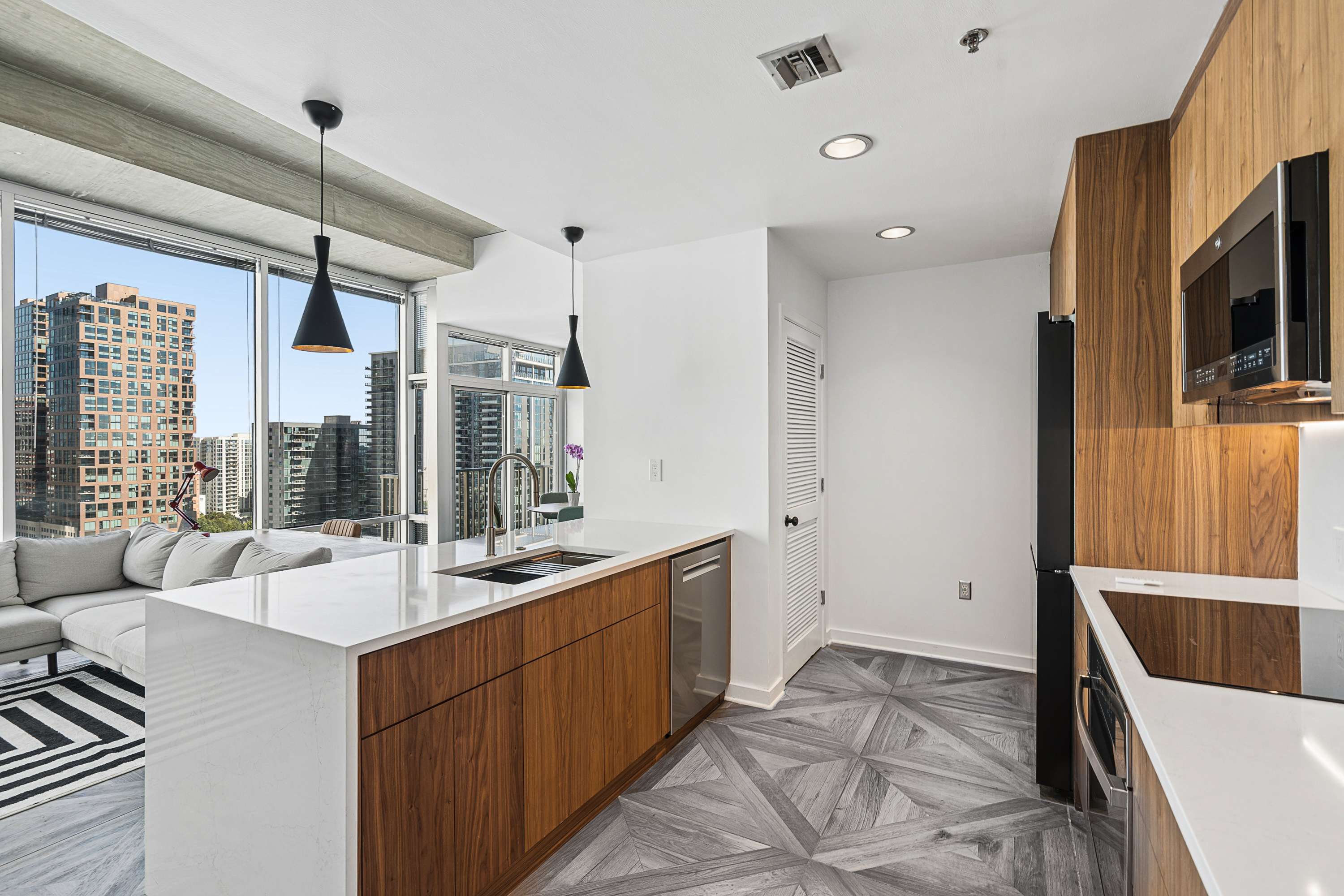  Beautifully Renovated Corner Residence at Metropolis North - 物件實景