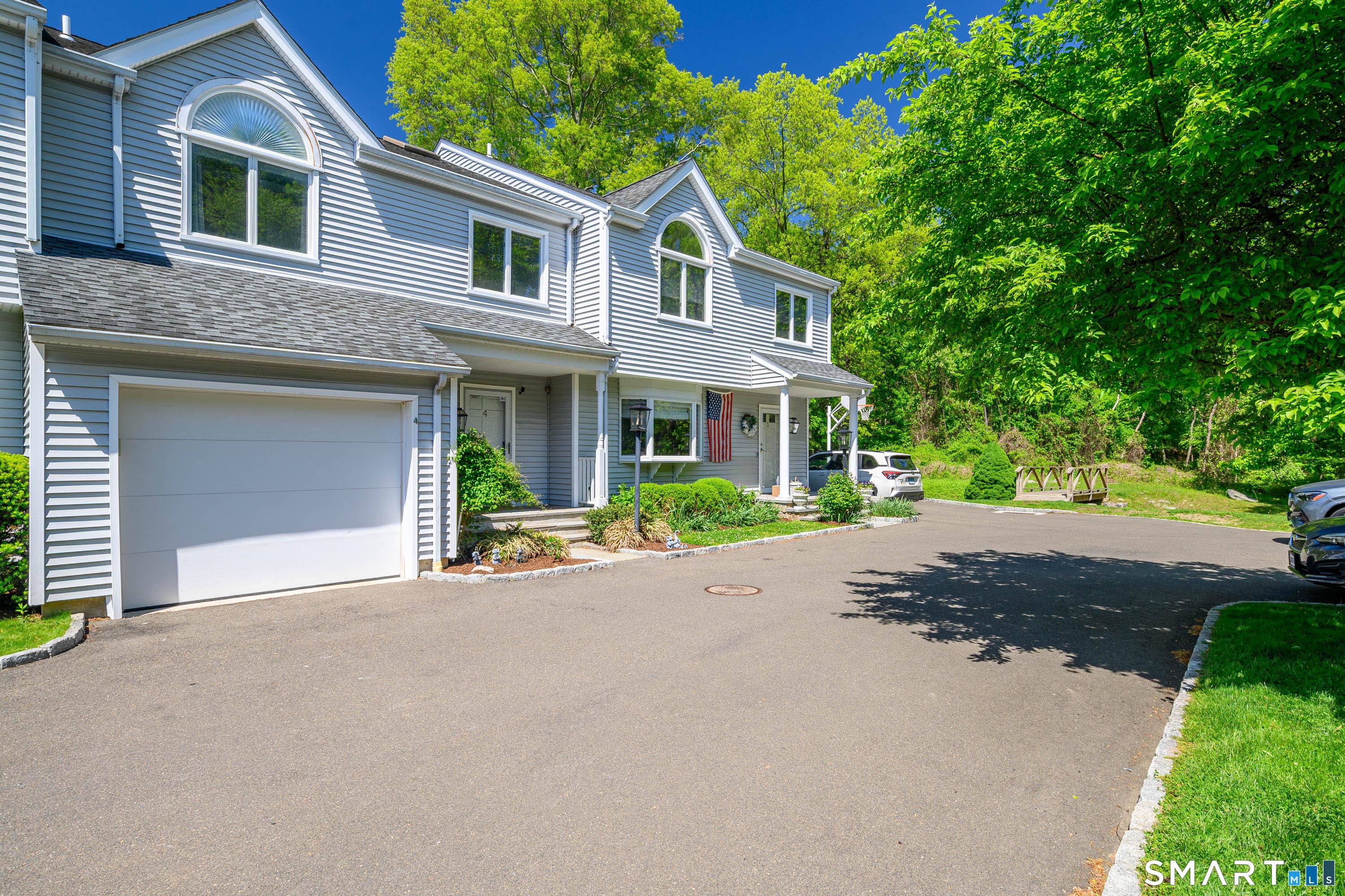 Greenwich, Connecticut, 06807, United States, 2 Bedrooms Bedrooms, ,4 BathroomsBathrooms,Residential,For Sale,2048631