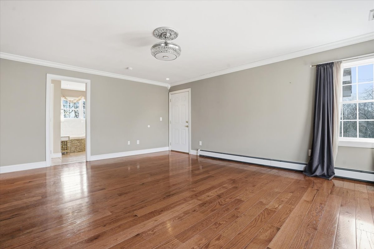 Milford, Pennsylvania, 18337, United States, 4 Bedrooms Bedrooms, ,3 BathroomsBathrooms,Residential,For Sale,2013781