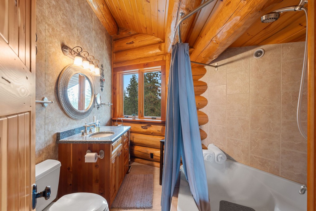 Bonners Ferry, Idaho, 83805, United States, 3 Bedrooms Bedrooms, ,4 BathroomsBathrooms,Residential,For Sale,1984473