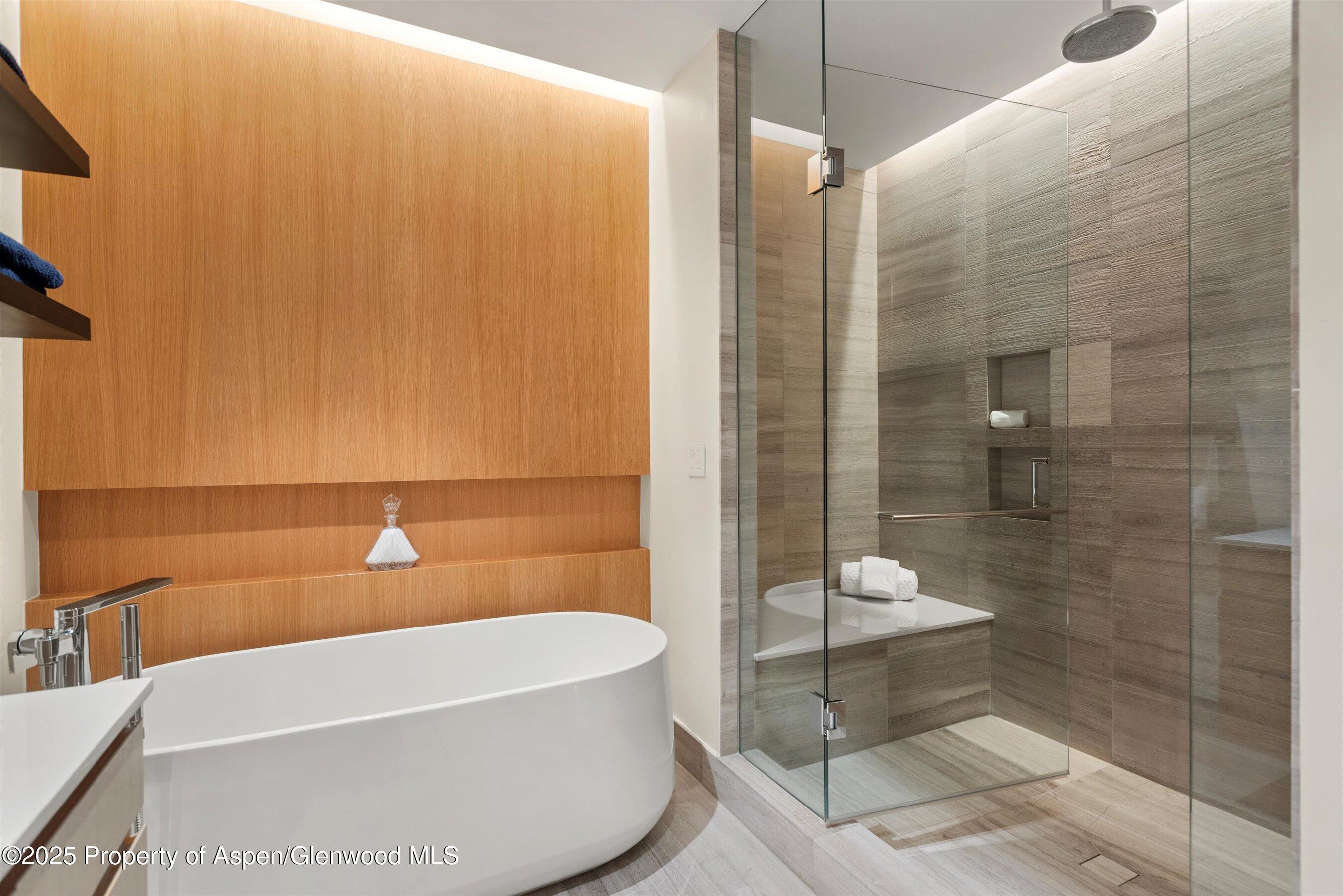 Snowmass Village, Colorado, 81615, United States, 3 Bedrooms Bedrooms, ,3 BathroomsBathrooms,Residential,For Sale,1997105