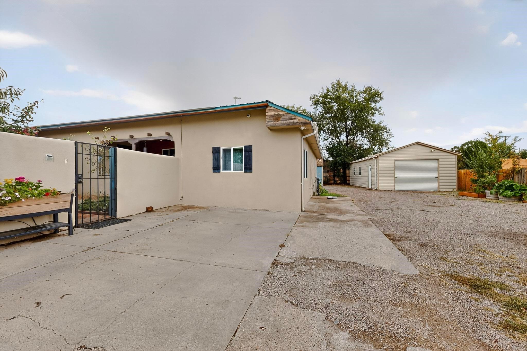 Santa Fe, New Mexico, 87505, United States, 3 Bedrooms Bedrooms, ,2 BathroomsBathrooms,Residential,For Sale,1971309