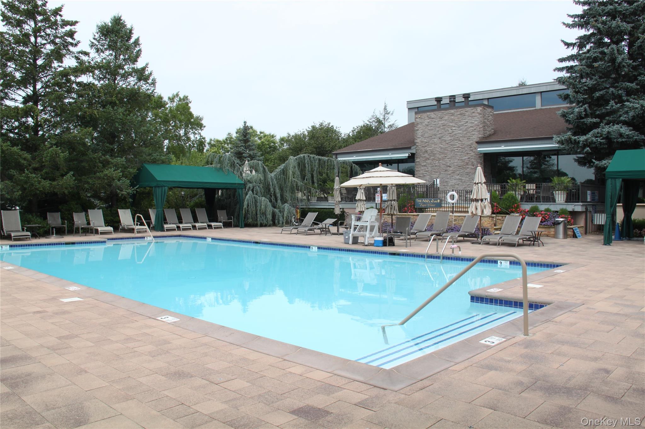  93 Eagle Chase, Woodbury, NY, 11797 - 物件實景